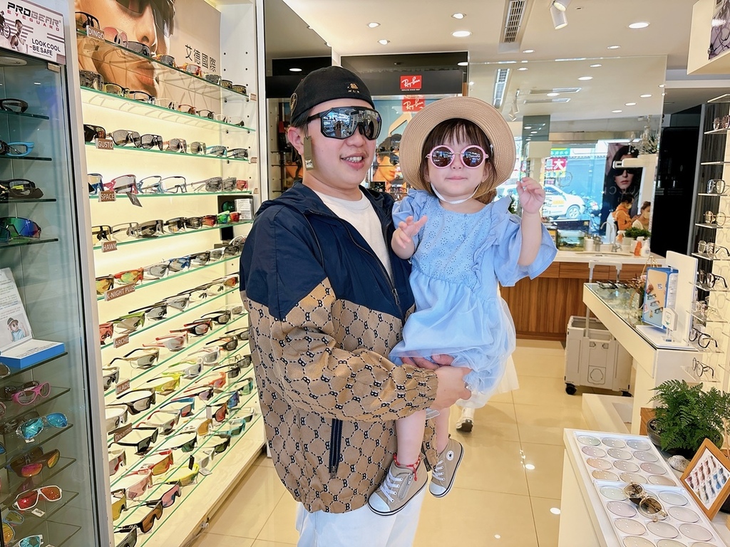 [生活] 新時代眼鏡風格店 720 Armour X A