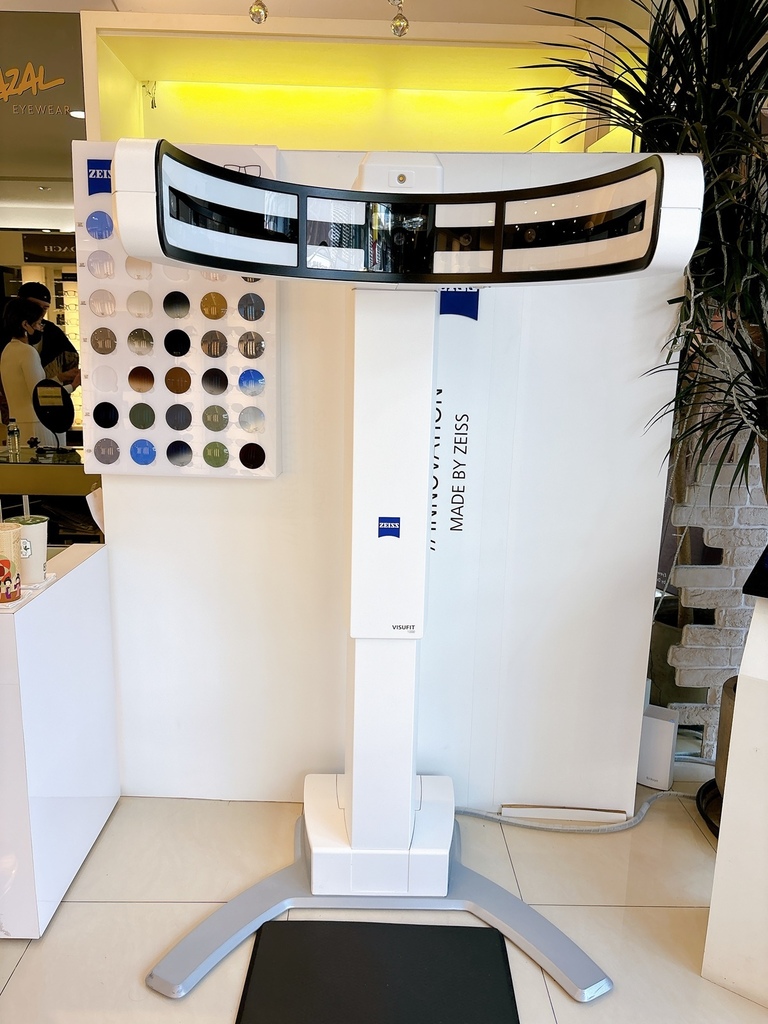 [生活] 新時代眼鏡風格店 720 Armour X A