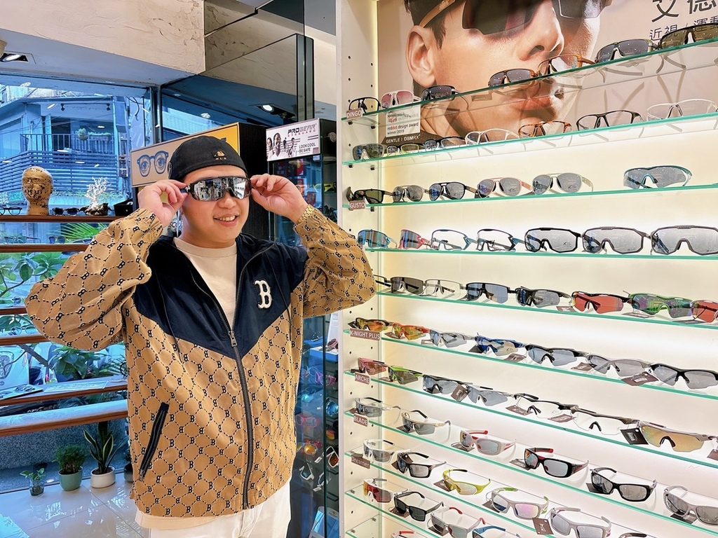 [生活] 新時代眼鏡風格店 720 Armour X A