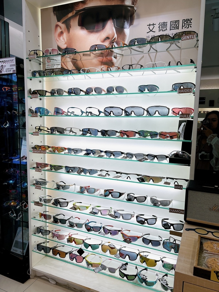[生活] 新時代眼鏡風格店 720 Armour X A