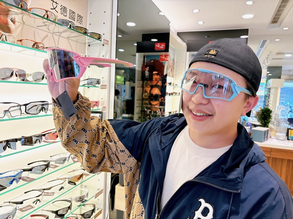 [生活] 新時代眼鏡風格店 720 Armour X A