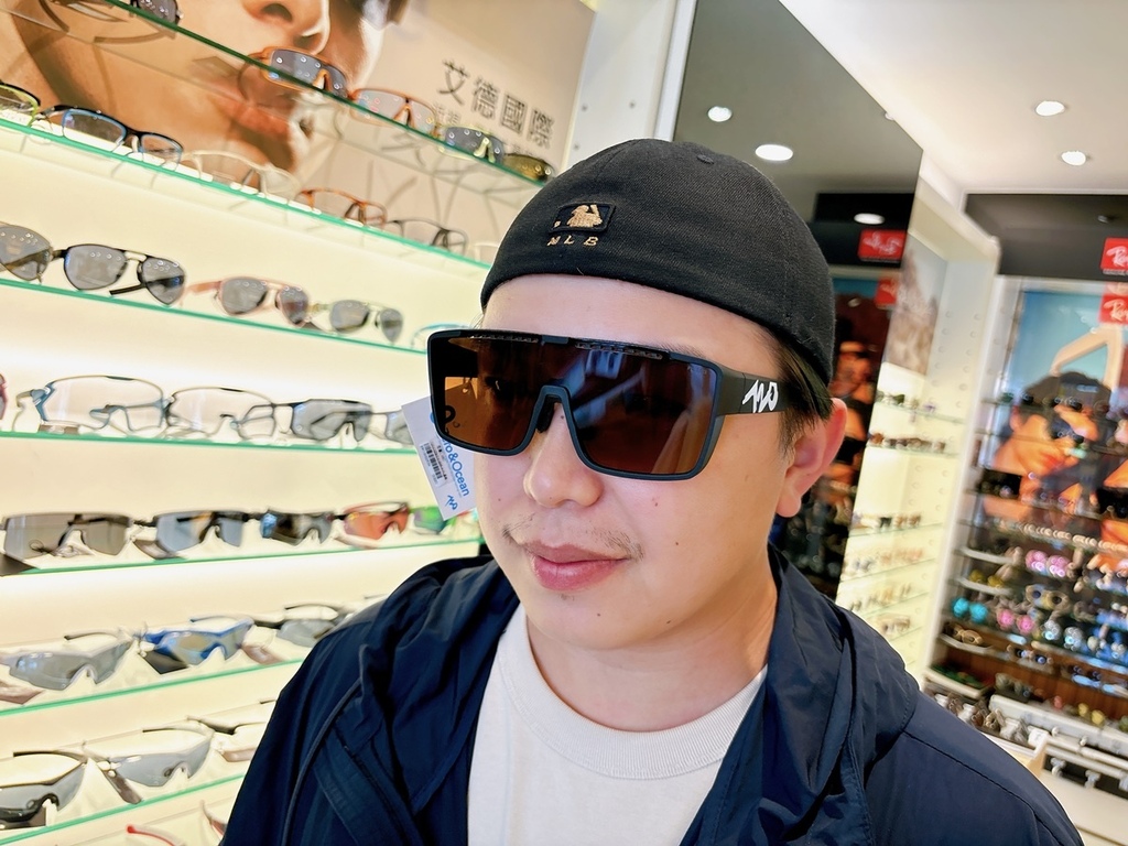 [生活] 新時代眼鏡風格店 720 Armour X A