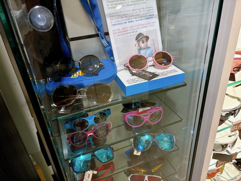 [生活] 新時代眼鏡風格店 720 Armour X A