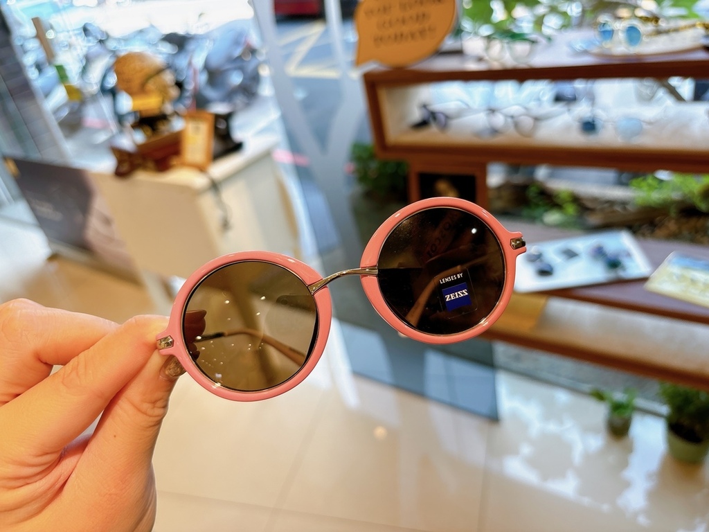 [生活] 新時代眼鏡風格店 720 Armour X A