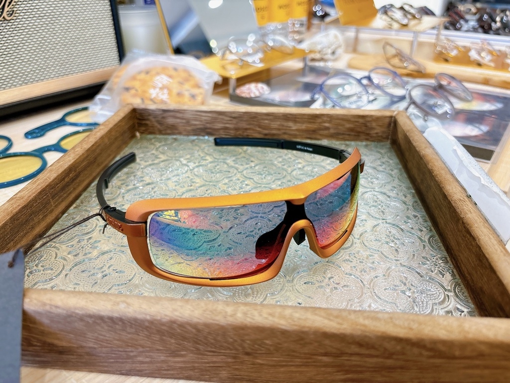 [生活] 新時代眼鏡風格店 720 Armour X A