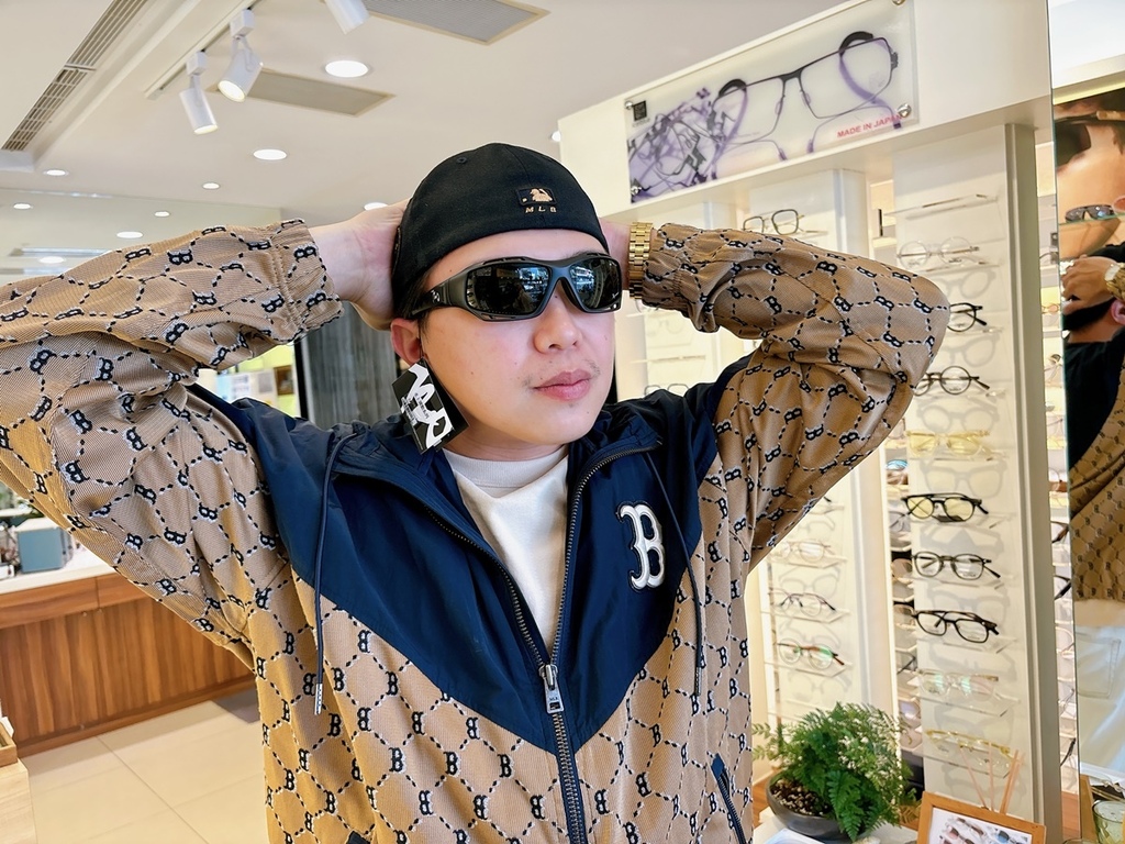 [生活] 新時代眼鏡風格店 720 Armour X A