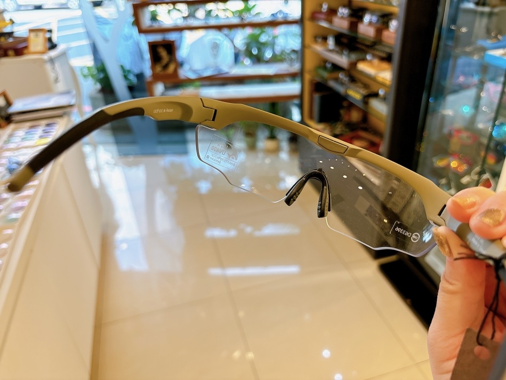 [生活] 新時代眼鏡風格店 720 Armour X A