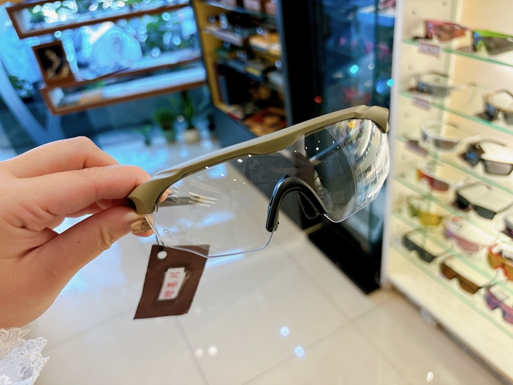 [生活] 新時代眼鏡風格店 720 Armour X A