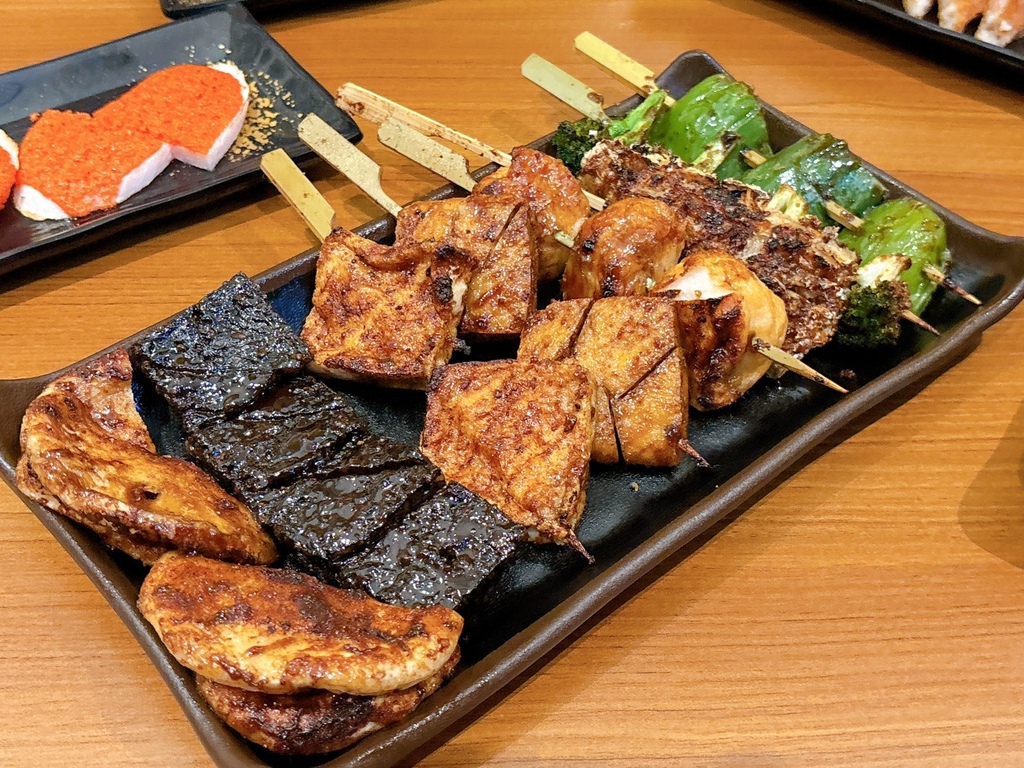 [美食] 柒息地串燒居酒屋 在中和開旗艦店啦 香氣濃到隔