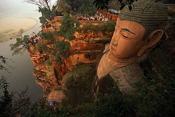 中國樂山大佛