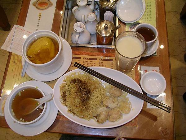 池記雲吞的雲吞撈麵加蕃薯糖水套餐