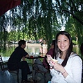 杭州湖畔嗑冰淇淋