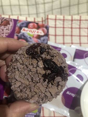 午茶及解饞必備點心【健司-莓果巧酥脆片】體驗分享 午茶及解饞必備點心【健司-莓果巧酥脆片】體驗分享