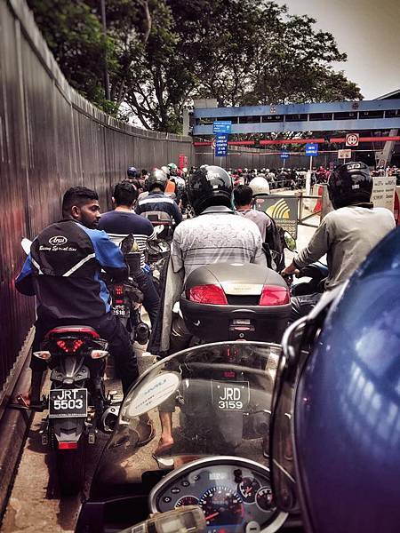 準備機車過海關