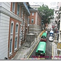 半山扶梯往外眺望 建築古典 路很抖.jpg