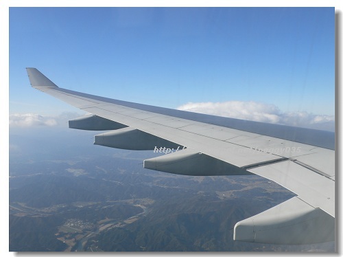 機艙內往外拍~好美的山脈2.jpg