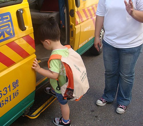 超期待 坐娃娃車囉 維維妞妞分享愛 痞客邦
