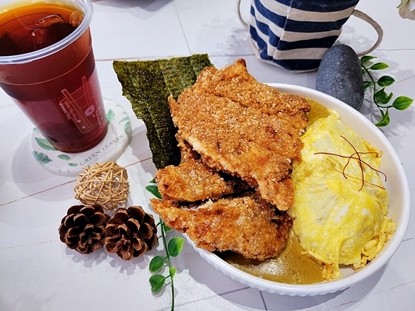 台中早餐推薦.蕃茄村台中精誠店.咖哩雞排飯.25炭燒雞排.台中美食推薦