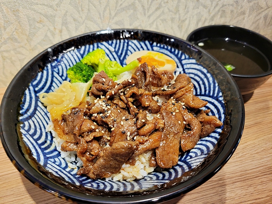 馬卡龍公園、大坑情人橋、小草食堂、沙發馬鈴薯.輕旅行.大坑景點推薦