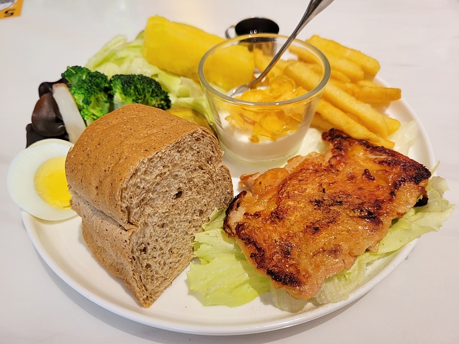 #台中美食 #台中早午餐 #台中加盟店 #加盟创业 #大雅区早午餐 #大雅区必吃 #台中必吃   #大雅区美食  #人气早午餐 #美食地图 #美食客推荐 #特色早午餐  #大雅聚餐 #台中聚餐   #生菜沙拉 #低脂餐 #日晒面  #鸡腿排 #漫时光