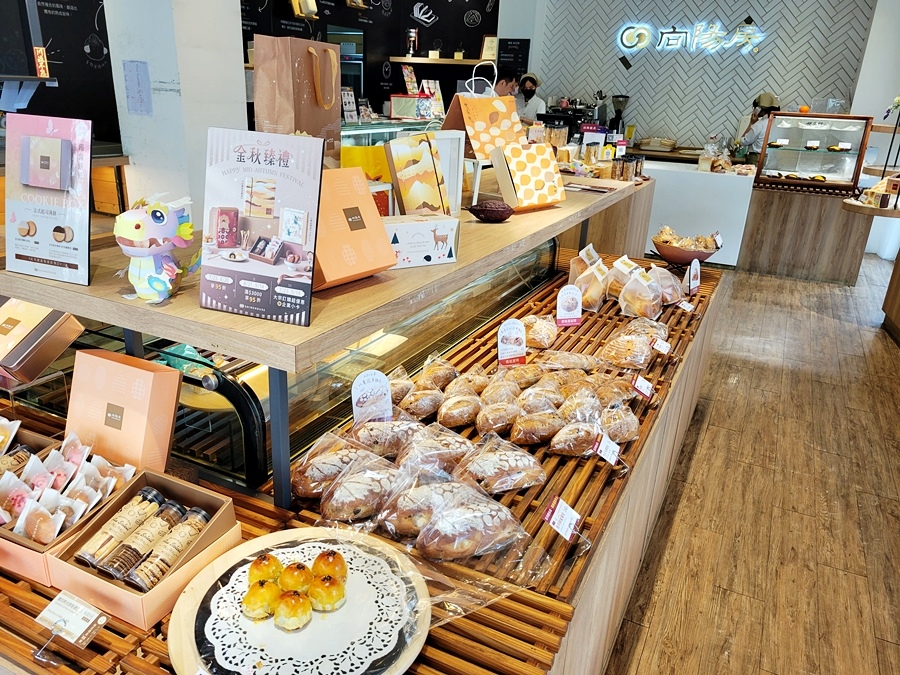 #台中美食#向陽房#向陽房中秋禮盒#中秋禮盒#2024中秋禮盒推薦#台中烘焙#費南雪#瑪德蓮#山韻星空月餅#中秋美食#烘焙禮盒#中秋禮盒推薦