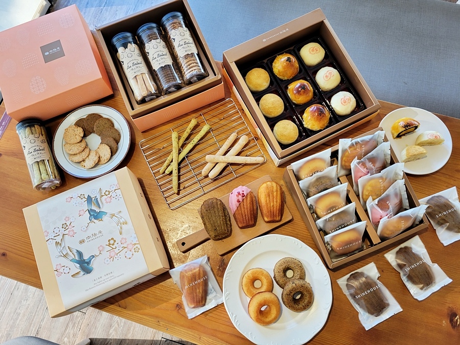 #台中美食#向陽房#向陽房中秋禮盒#中秋禮盒#2024中秋禮盒推薦#台中烘焙#費南雪#瑪德蓮#山韻星空月餅#中秋美食#烘焙禮盒#中秋禮盒推薦