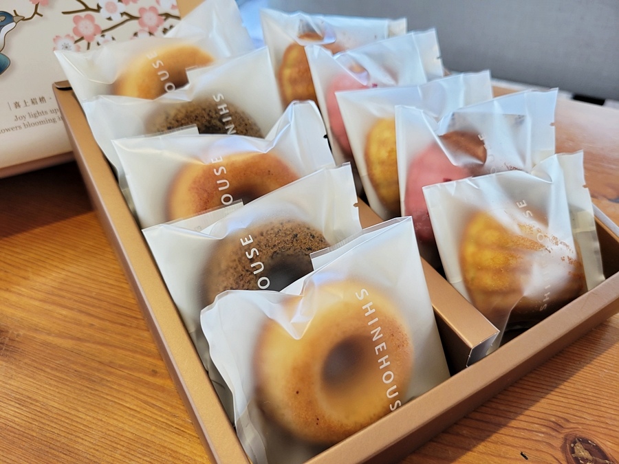 #台中美食#向陽房#向陽房中秋禮盒#中秋禮盒#2024中秋禮盒推薦#台中烘焙#費南雪#瑪德蓮#山韻星空月餅#中秋美食#烘焙禮盒#中秋禮盒推薦