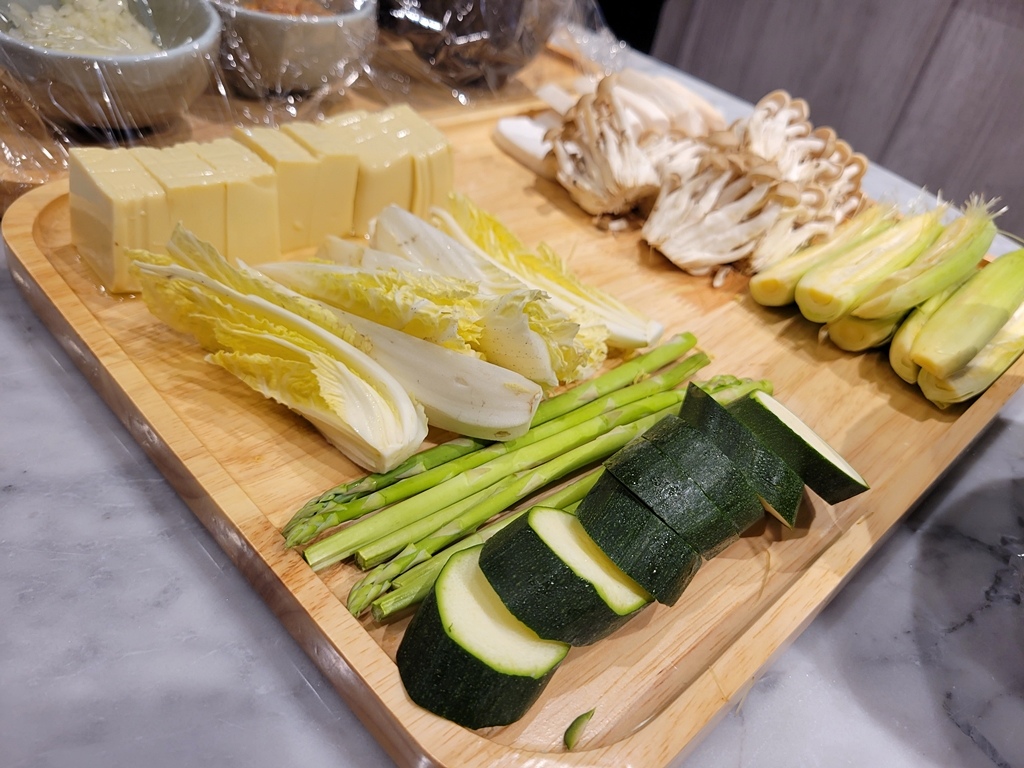 【美食】台灣連續兩年最難訂位的無菜單鐵板燒冠軍名店，Goog