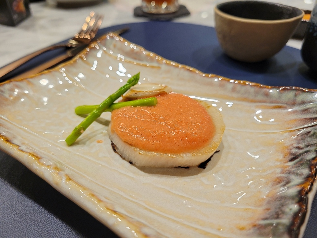 【美食】台灣連續兩年最難訂位的無菜單鐵板燒冠軍名店，Goog