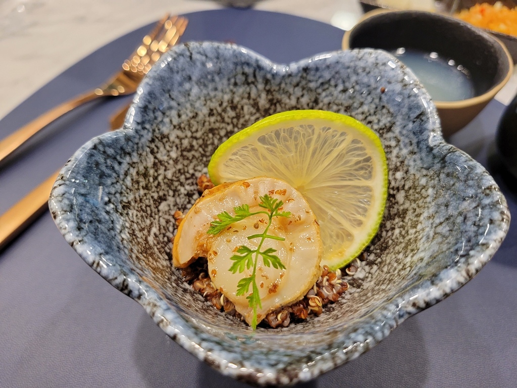 【美食】台灣連續兩年最難訂位的無菜單鐵板燒冠軍名店，Goog