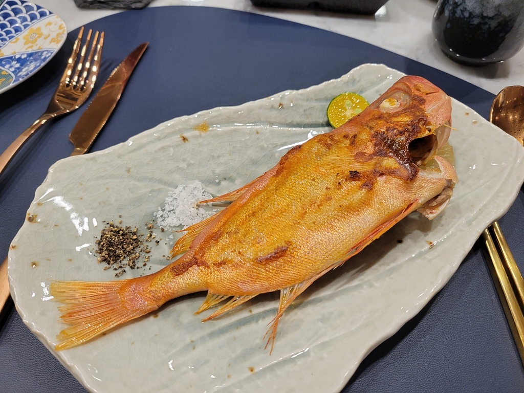 【美食】台灣連續兩年最難訂位的無菜單鐵板燒冠軍名店，Goog
