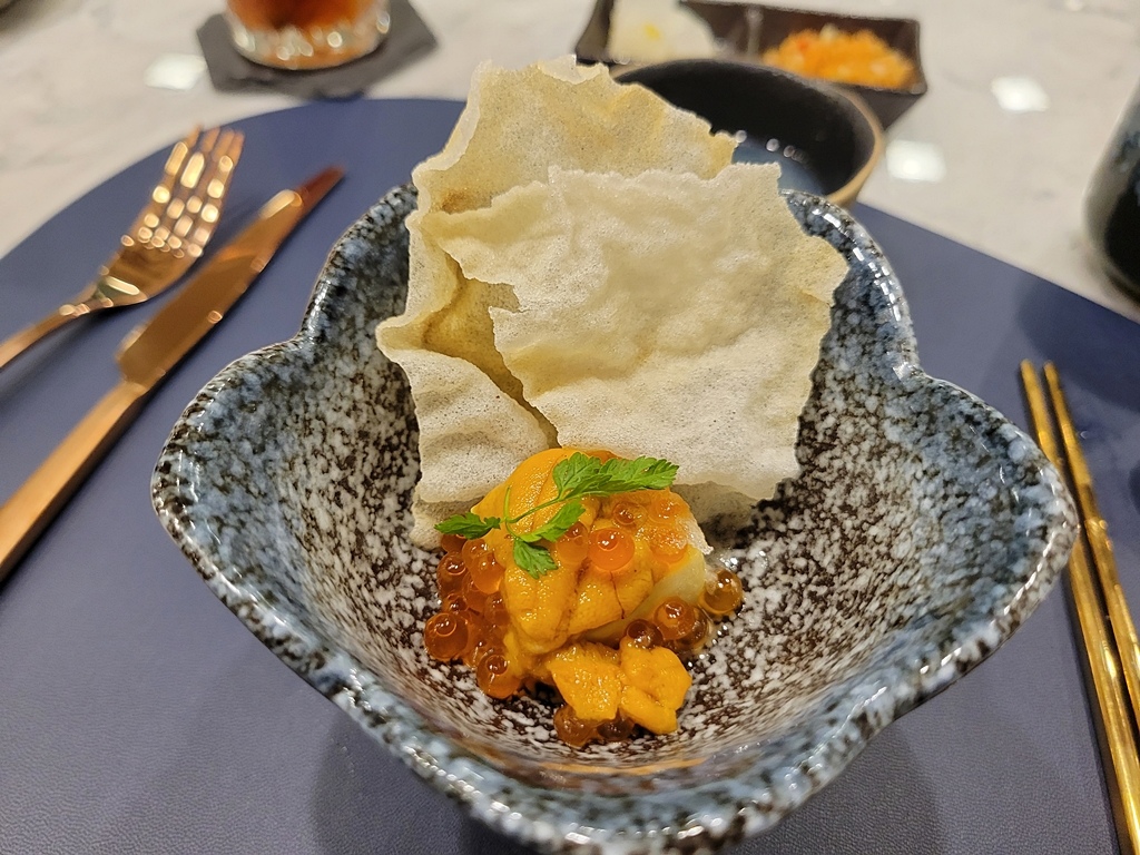 【美食】台灣連續兩年最難訂位的無菜單鐵板燒冠軍名店，Goog
