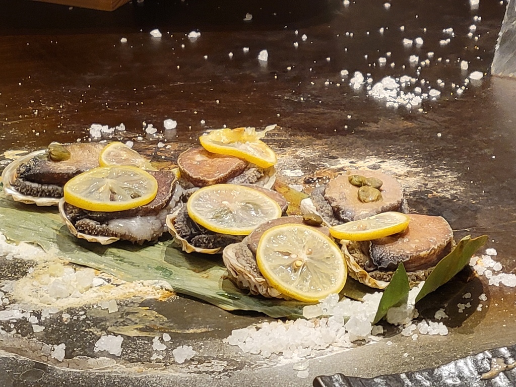 【美食】台灣連續兩年最難訂位的無菜單鐵板燒冠軍名店，Goog