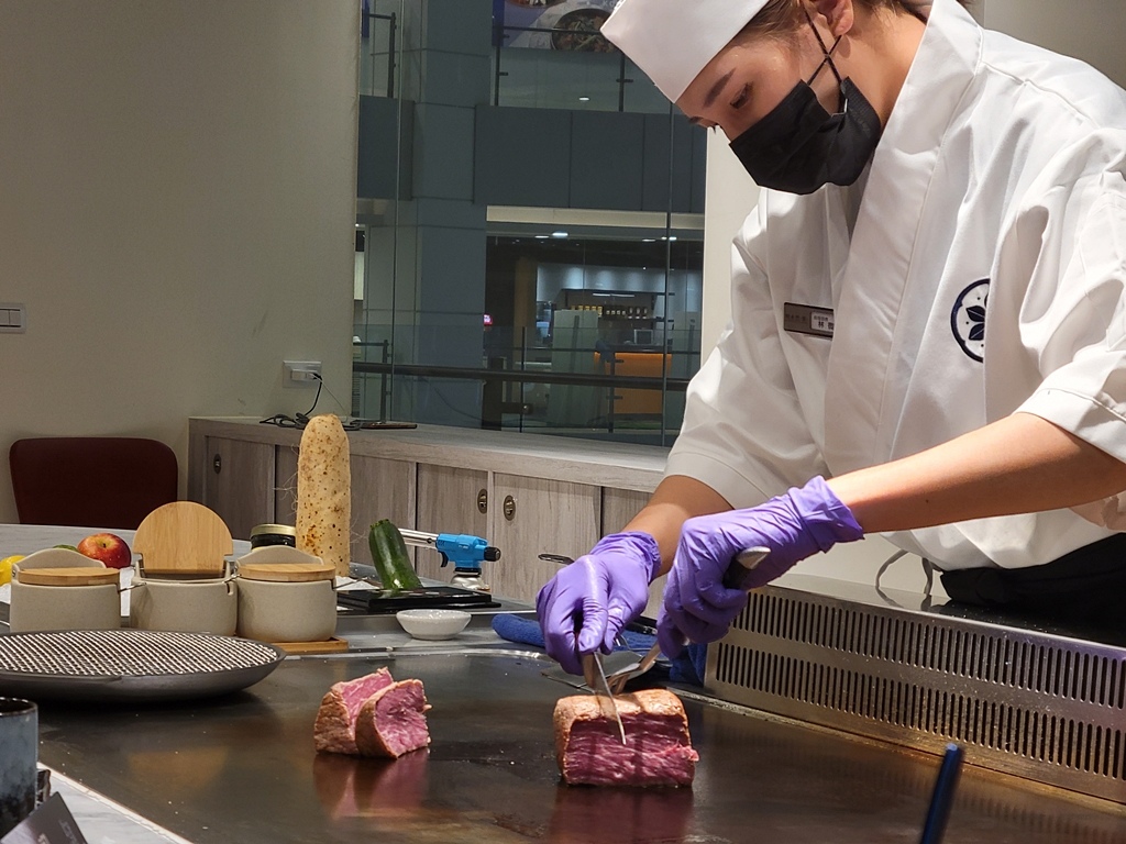 【美食】台灣連續兩年最難訂位的無菜單鐵板燒冠軍名店，Goog