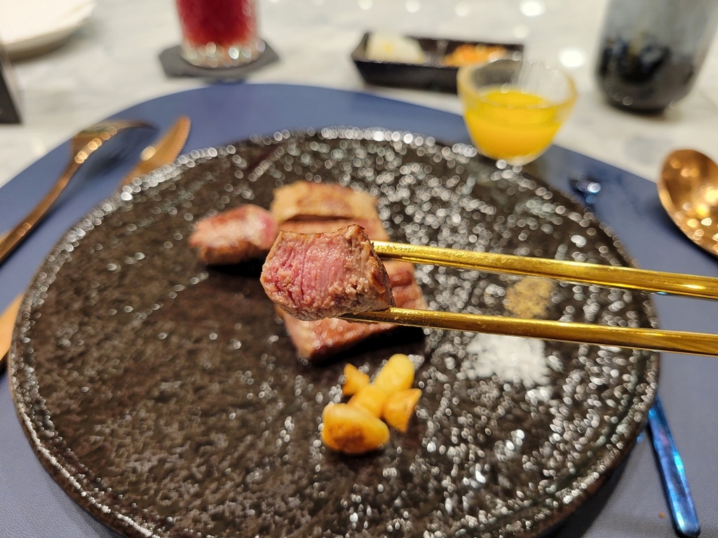 【美食】台灣連續兩年最難訂位的無菜單鐵板燒冠軍名店，Goog