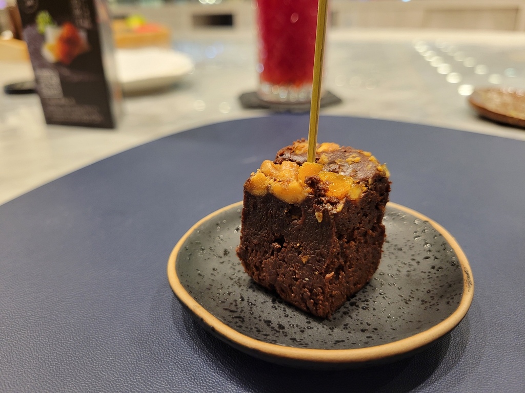【美食】台灣連續兩年最難訂位的無菜單鐵板燒冠軍名店，Goog