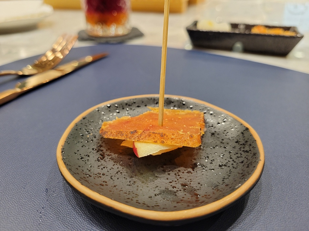 【美食】台灣連續兩年最難訂位的無菜單鐵板燒冠軍名店，Goog