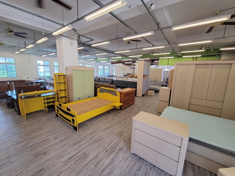 【家具】想找一間有超大展示空間的家具店嗎?  就在《少少家具