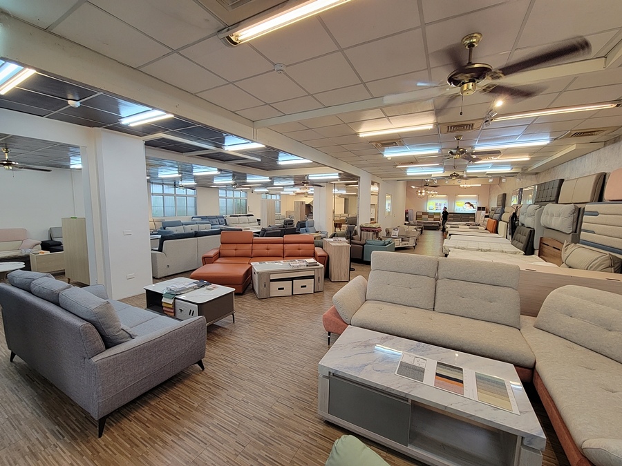 【家具】想找一間有超大展示空間的家具店嗎?  就在《少少家具