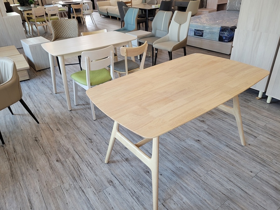 【家具】想找一間有超大展示空間的家具店嗎?  就在《少少家具