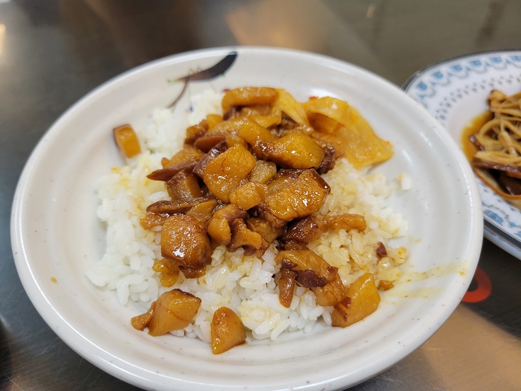 【美食】大甲鎮瀾宮周邊人氣美食推薦：特食豐原排骨酥麵，每一口