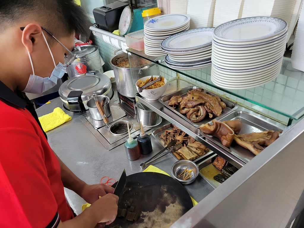 【美食】大甲鎮瀾宮周邊人氣美食推薦：特食豐原排骨酥麵，每一口