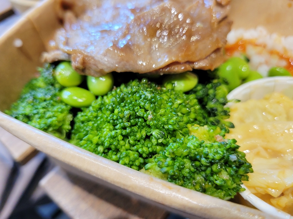 【美食】厭世也要好好吃飯！台中「厭世夯肉」輕食簡餐幫你充滿電