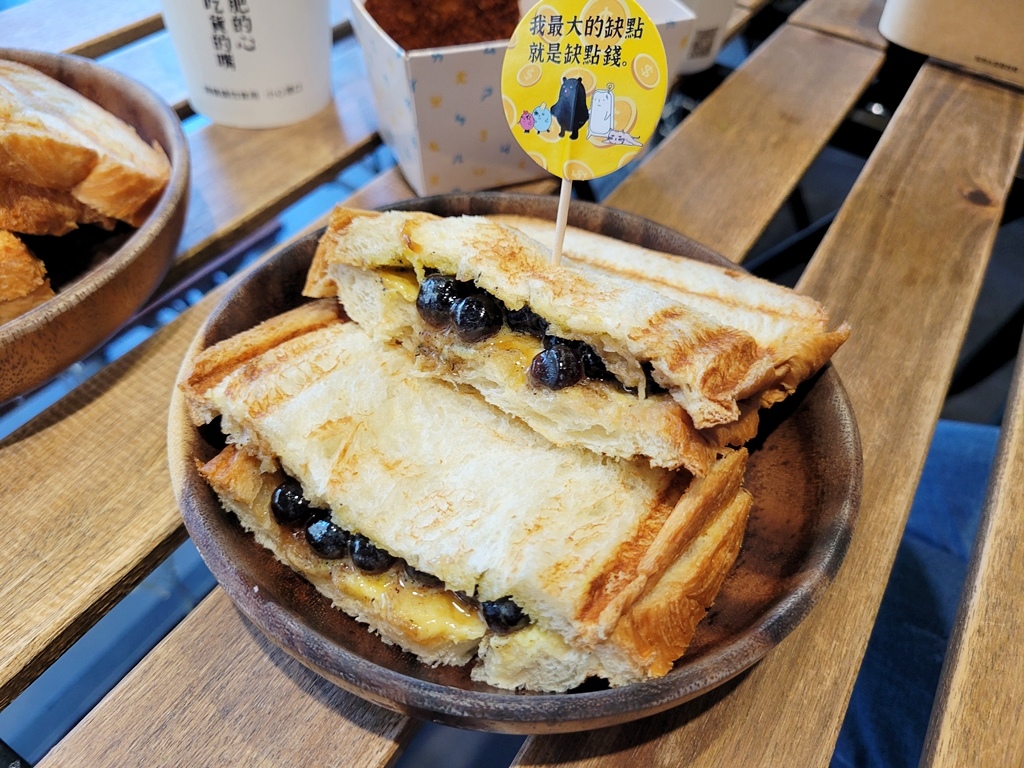 【美食】厭世也要好好吃飯！台中「厭世夯肉」輕食簡餐幫你充滿電