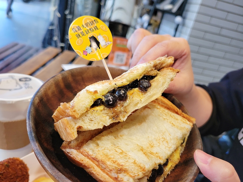 【美食】厭世也要好好吃飯！台中「厭世夯肉」輕食簡餐幫你充滿電
