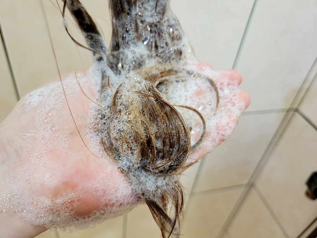 【控油救星登场】EDNA檀沙控油洗发露：一洗透心凉，头皮超有