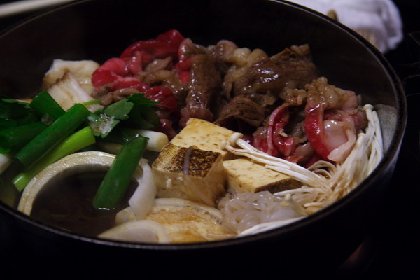 すきやきいろは -- 牛肉和蔬菜一起煮