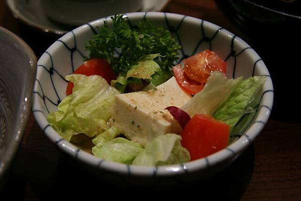 月の麗鮨旬菜 -- 豆腐沙拉 (芝麻醬汁)