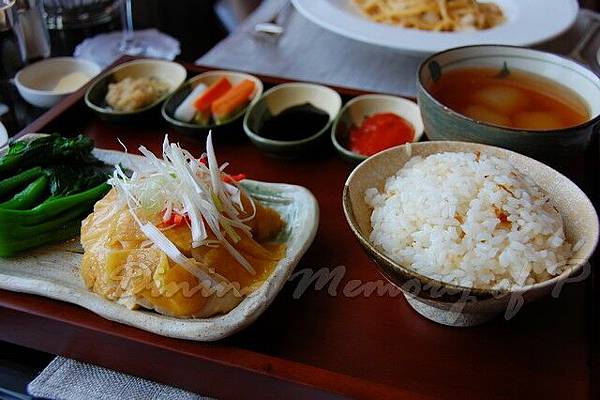 Four Seasons' The Lounge -- 海南雞飯