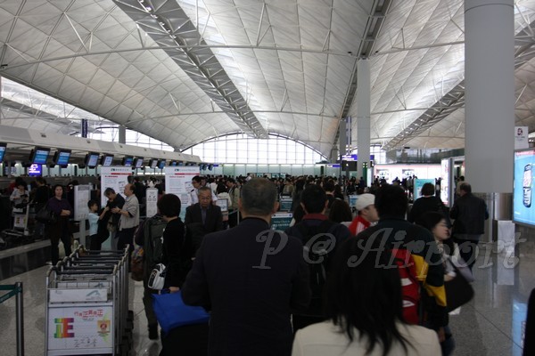 香港國際機場 -- 國泰航空服務櫃台